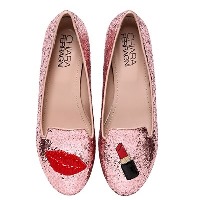 chiara ferragni lips and lipstick flats